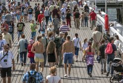 Wakacje 2021. Turyści przesadzają. Półnadzy spacerują po ulicach