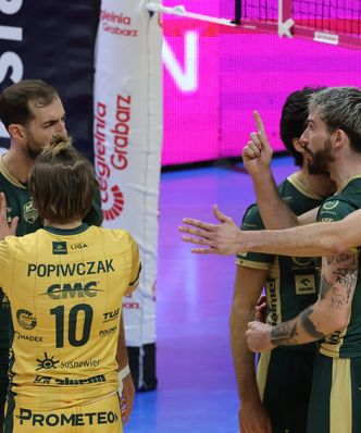 Lider rozbity w hicie kolejki