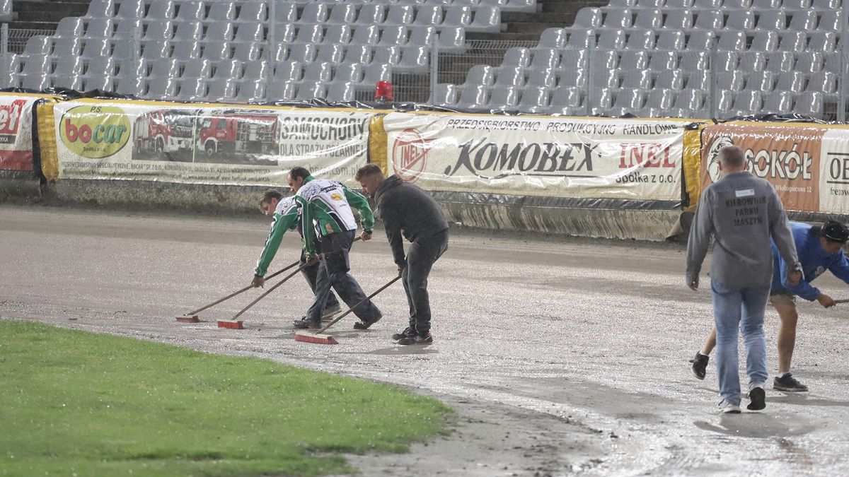 Zdjęcie okładkowe artykułu: WP SportoweFakty / Tomasz Kudala / Na zdjęciu: Prace na torze w Częstochowie