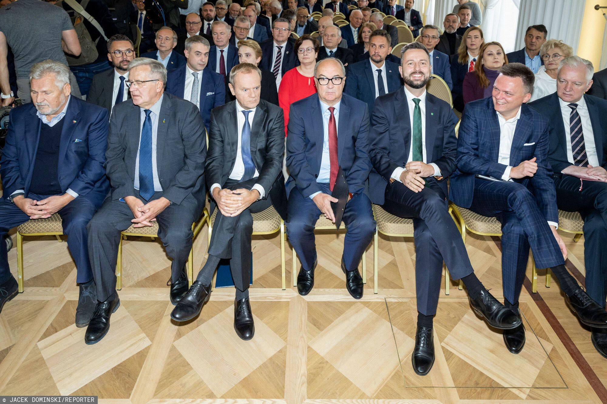 Jarosław Gowin wśród polityków opozycji.