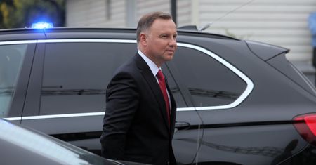 Prezydent Duda wydał 105,24 zł w markecie spożywczym. Tabloid zdradził listę zakupów