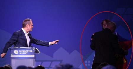 Donald Tusk: "Proszę zostawić!". Ta scena mocno zaboli PiS