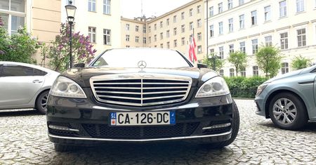 Kraków. Luksusowa limuzyna dla marszałka Małopolski