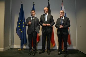 Starmer rozmawiał z Macronem i Merzem. "To kluczowy moment"