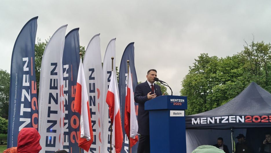 Sławomir Mentzen w Będzinie! Mimo brzydkiej pogody kandydat Konfederacji przyciągnął tłumy zwolenników do Parku Syberka. Zobacz zdjęcia 