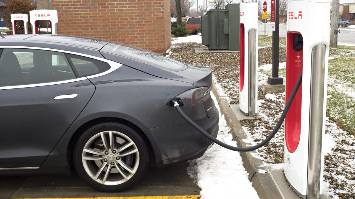 Punktów ładowania jest w Polsce 1748, a aut o napędzie czysto elektrycznym - 4701