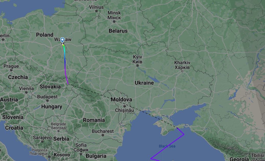 Zdjęcie się niesie. Samolot leciał do Warszawy. Rzecznik LOT tłumaczy