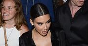 Kim Kardashian: nabrzmiałe piersi to dla niej powód do dumy. Chętnie pokazuje ciążowe krągłości