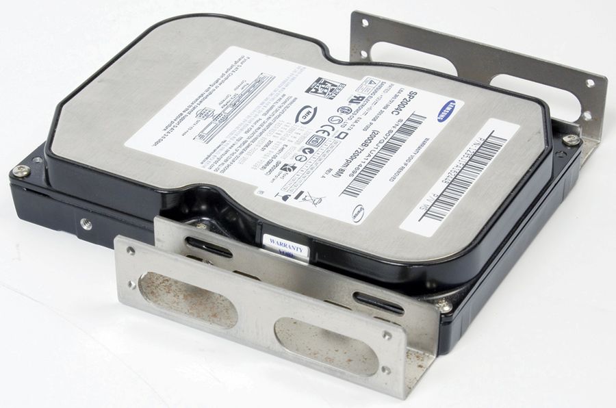 Dysk twardy i napęd optyczny