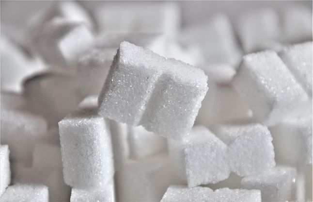 Cukier biały w kostkach. Fot. Pixabay