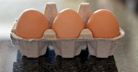 Nie wiesz jak szybko i bez problemu obrać jajka? Ten tutorial rozwiąże wszystkie Twoje problemy