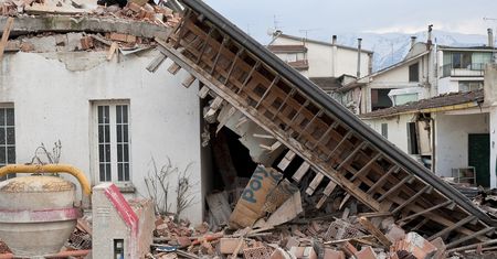 Potężne trzęsienie ziemi w Japonii wywołuje alarm Tsunami.