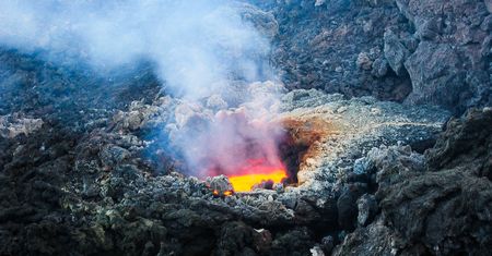 Erupcja Etny paraliżuje lotnisko w Katanii. Loty zawieszone z powodu pyłu wulkanicznego