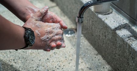 Jak dbać o dłonie w okresie zimowym