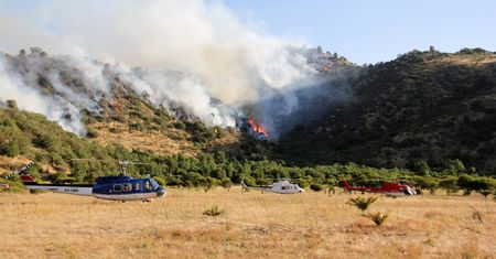 Pożary na dużą skalę w Antalyi – Strażacy używają helikopterów do gaszenia