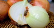 Jesz często cebulę? Sprawdź, jak bardzo to wpływa na twój organizm