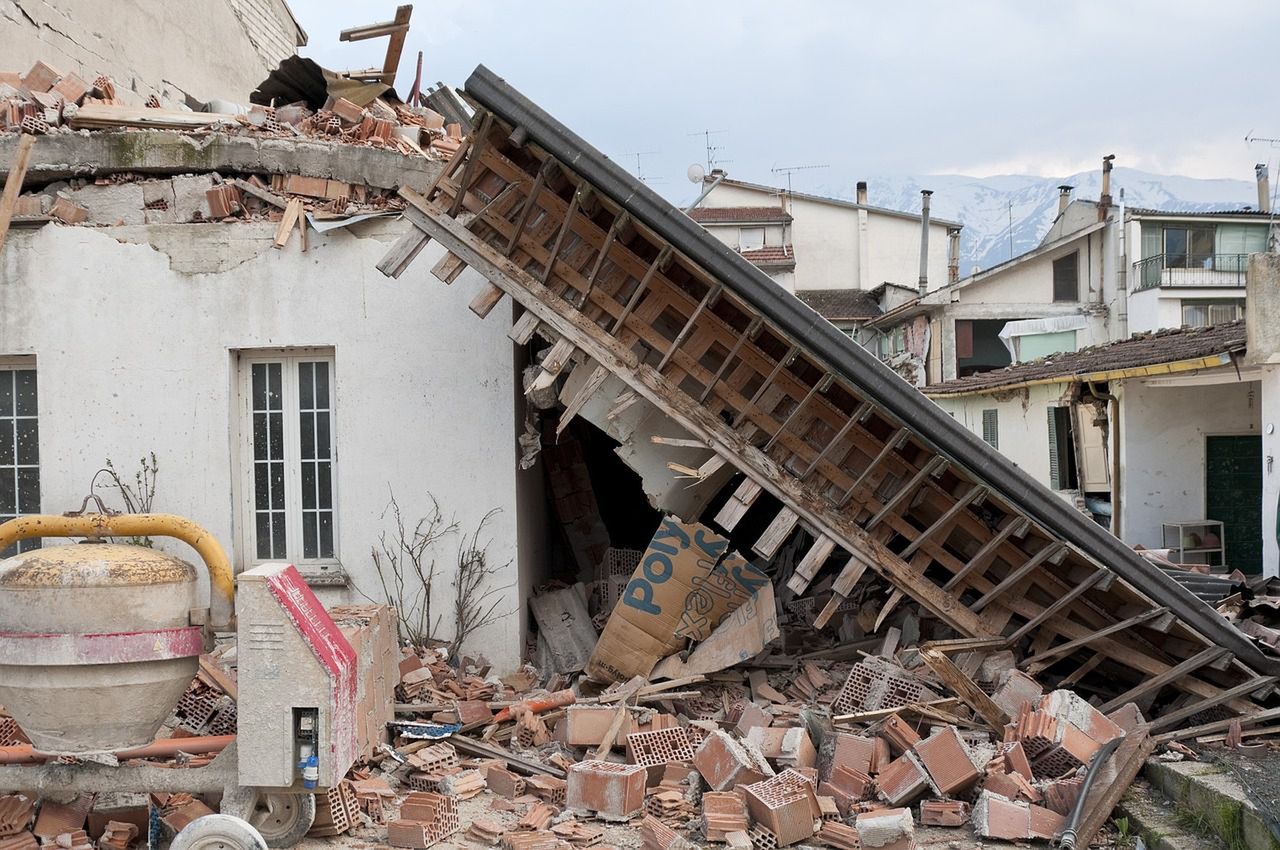 Potężne trzęsienie ziemi w Japonii wywołuje alarm Tsunami.