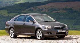 Odświeżona, silniejsza Toyota Avensis