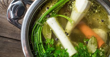 Zawsze dorzucam do rosołu 2 sztuki. Nie potrzeba żadnych kostek czy maggi