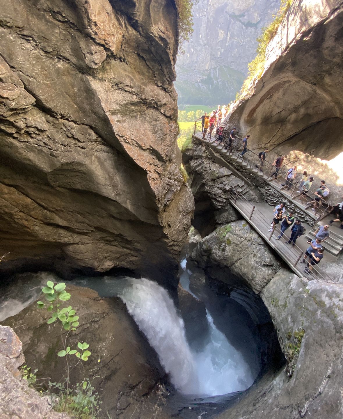 Podróż kamperem po Szwajcarii – dolina Lauterbrunnen