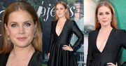 Amy Adams promuje serial głębokim dekoltem