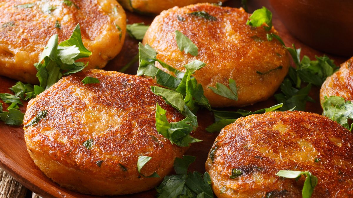 Placki z gotowanych ziemniaków i ogórków kiszonych