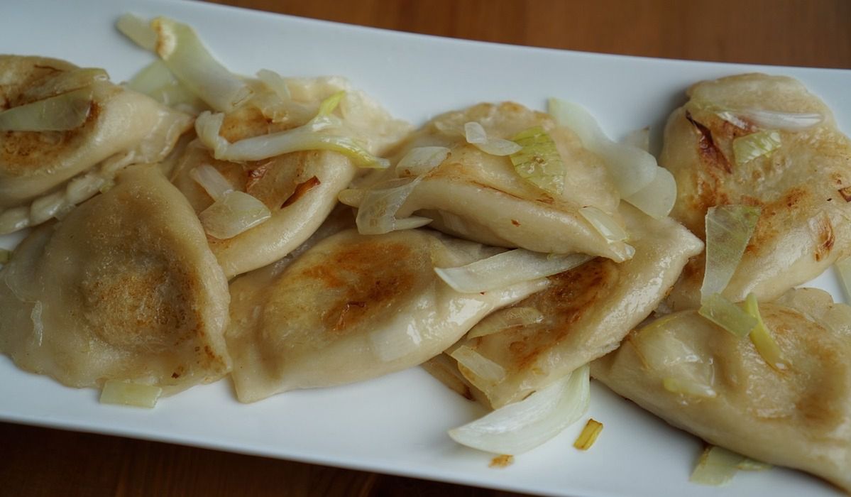 Pierogi ruskie po lubelsku. Jeden składnik podrasuje ich smak (pixabay.com)