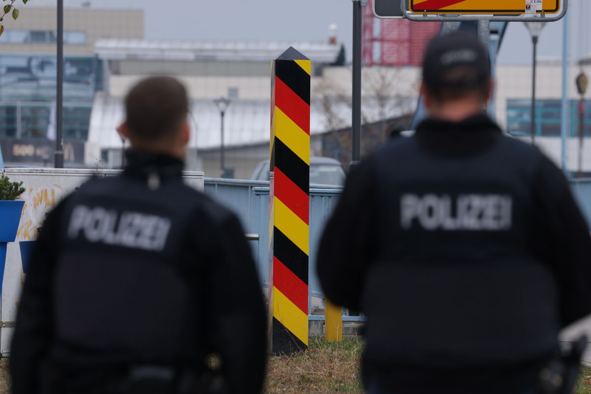 Niemcy oskarżają sąsiada. Kłótnia o migrantów
