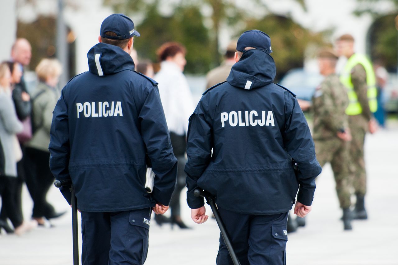 Śląskie. Policjanci sprawdzali przestrzeganie kwarantanny. Musieli wezwać pogotowie