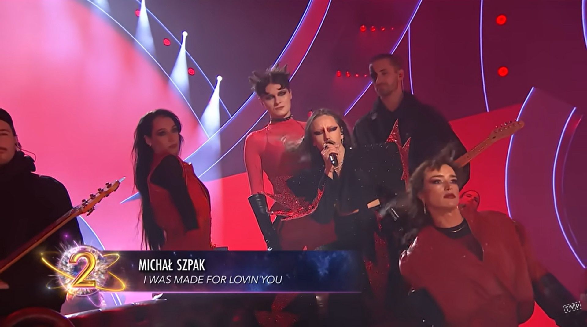 Michał Szpak podczas "Sylwestra z Dwójką"