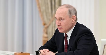 Chiński minister pochwalił Putina za wkład w "pokój na świecie". Nagranie zniknęło