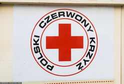 Czerwony krzyż na tirze z pomocą od MSZ dla migrantów. PCK apeluje o jego usunięcie