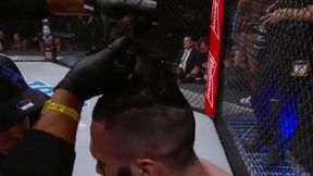 Niecodzienna scena na gali UFC. Wojownik w trakcie walki musiał obciąć włosy