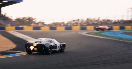 Największe legendy motoryzacji w ogniu (dosłownie!) walki: Le Mans Classic 2023