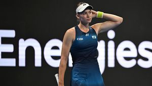 Rybakina pewnie wygrała seta. Potem zaczęły się problemy