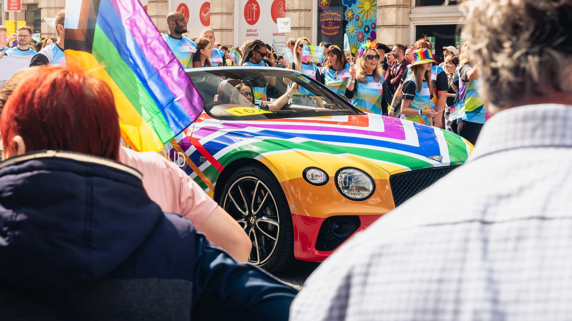 Bentley Continental GTC podczas Manchester Pride