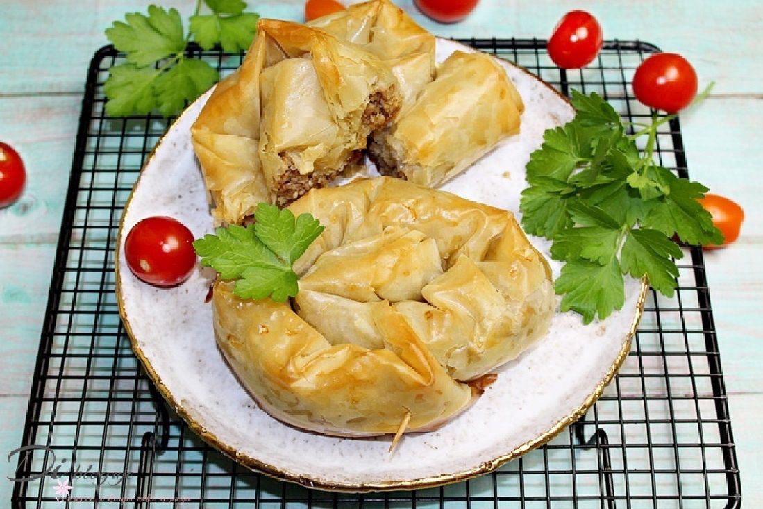 Przysmak bałkańskiej kuchni. Pyszny burek w prostym przepisie