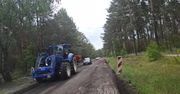 Zdarta nawierzchnia i wahadło. Rozpoczął się remont drogi między Dzikowem a Osiekiem