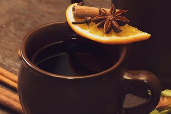 Kobiety po 50-tce powinny używać. Reguluje hormony i spowalnia procesy starzenia