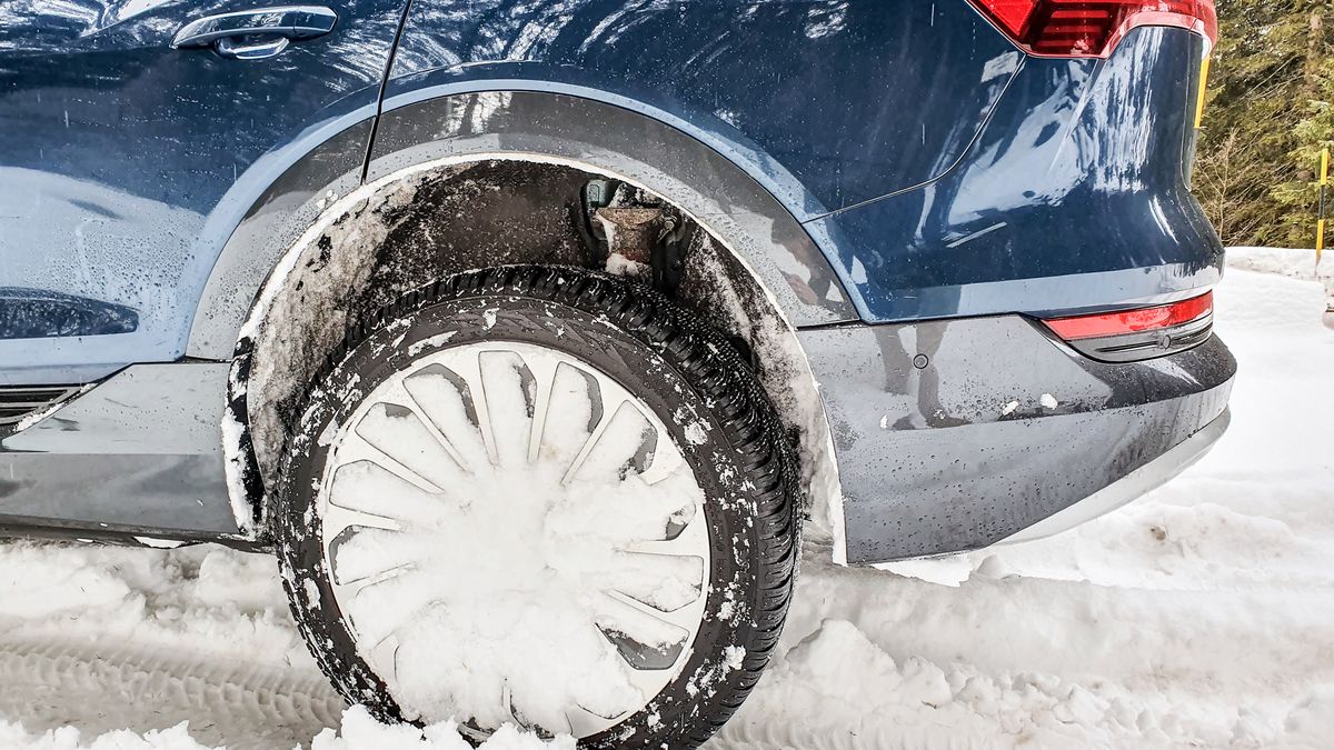 Czasem wyjechanie ze śniegu wymaga dużo cierpliwości i odpowiednich manewrów