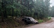 Wsiadł za kierownicę pijany, po narkotykach i złamał trzy sądowe zakazy. Audi wylądowało w rowie