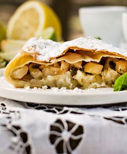 Strudel z jabłkami. Najlepiej smakuje na gorąco