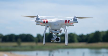 Na lotnisku Heathrow pojawił się system antydronowy. To pierwszy taki na świecie