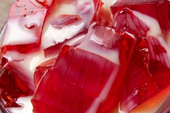 Polskie mamy wciąż podają dzieciom, a w Danii już dawno zakazano. Rujnuje jelita