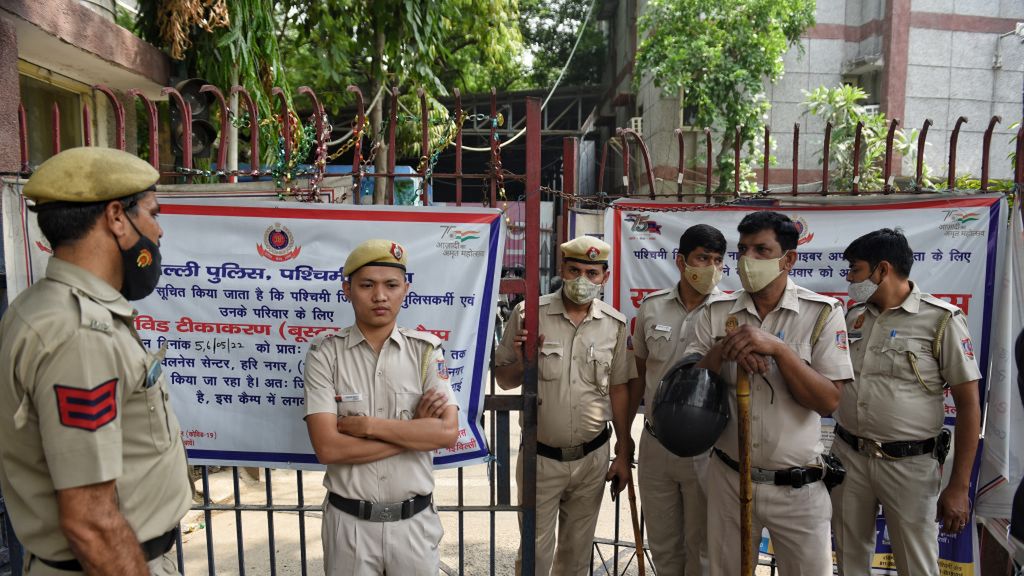 Brutalny gwałt na 13-latce. Policjant nie pomógł, zrobił to samo