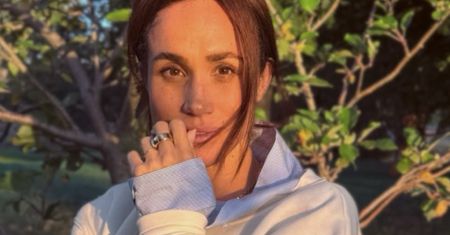 Nowy projekt Meghan Markle. Kremowa bluza za 400 złotych obiektem drwin internautów. "Dość, skończ"
