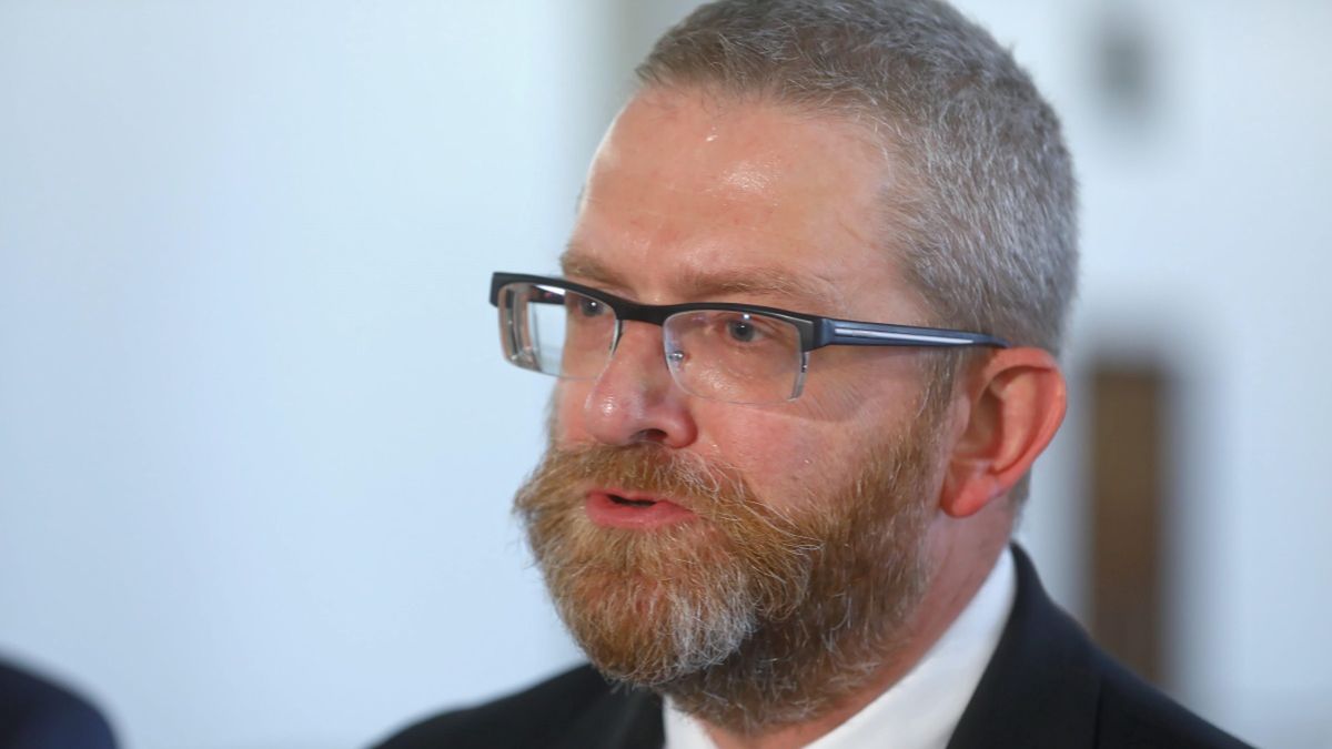 Grzegorz Braun będzie miał kłopoty? Elżbieta Witek zapowiada złożenie zawiadomienia do prokuratury 
