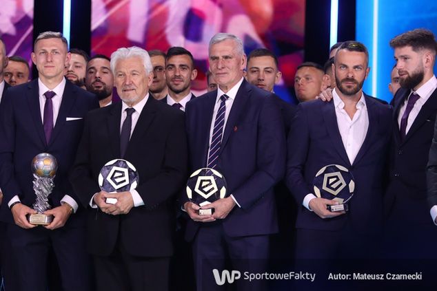 Henryk Kasperczak (drugi od lewej)