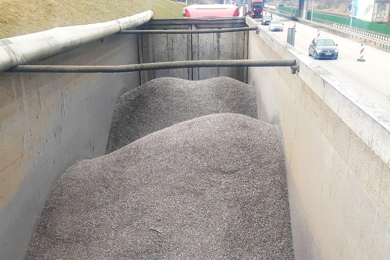 23 tony niemieckich śmieci zatrzymane na A4 – Dolnośląska KAS blokuje nielegalny import odpadów