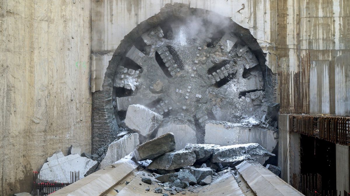 Tunelownica "Faustyna" zakończyła budowę pierwszego tunelu kolejowego pod Łodzią